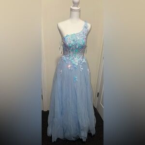 Elegant Blue Floral prom gown size 5
